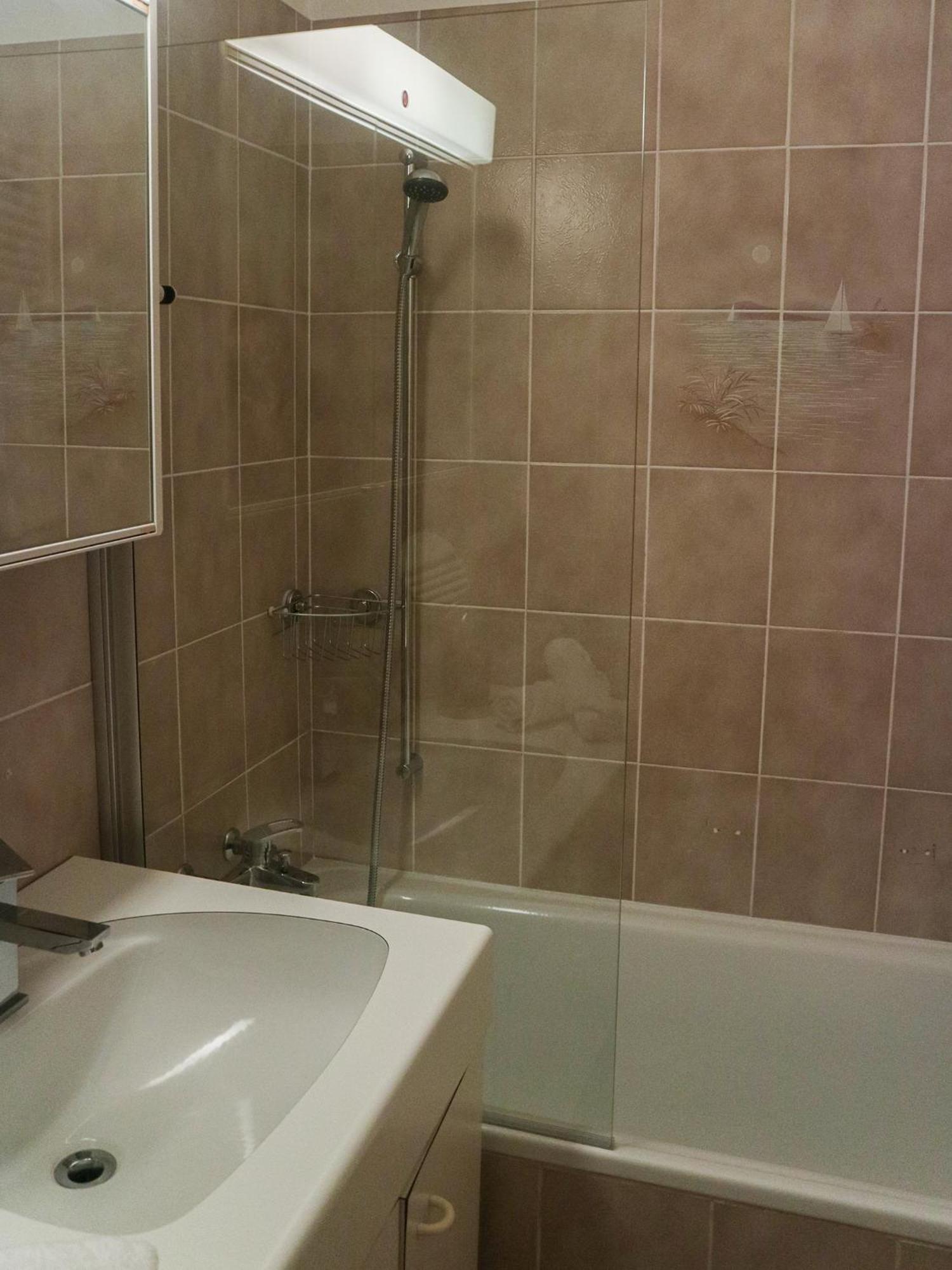 Wisteria House - Holiday Apartment Cadenazzo Luaran gambar